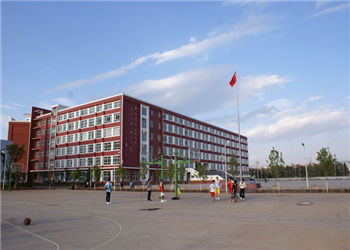 云南省曲靖市技工学校2020年春季学费是多少钱